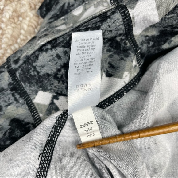 Athleta Women’s Cosmic Chaturanga Crop Leggings Activewear Yoga Pants Size Small - Picture 8 of 11